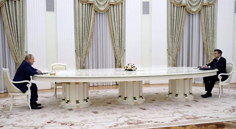 putin-macron-mesa.jpg