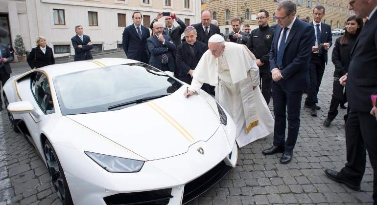 lamborghini-huracan-papa-francisco-2018-02.jpg