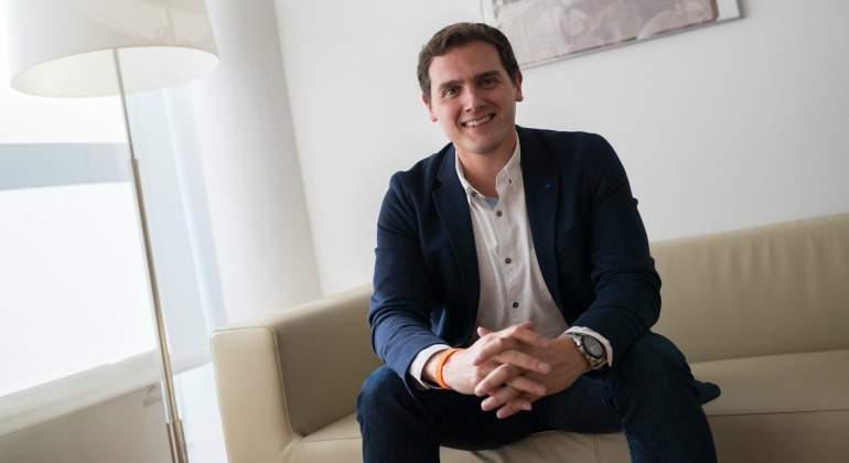 albert.-rivera-entrevista-sofa.jpg