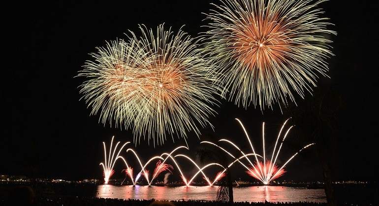 fuegos-artificiales-fireworks-pixabay-770x420.jpg