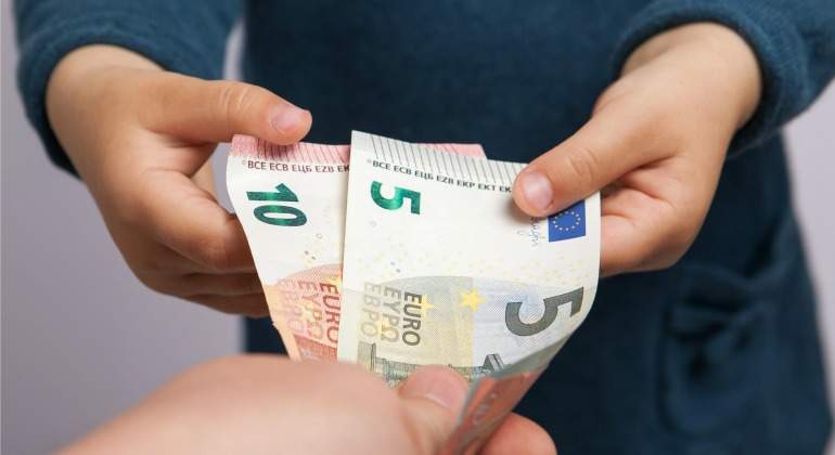 nino-euros-manos.jpg