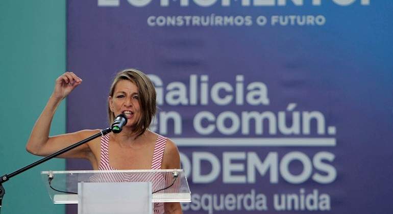 yolanda-diaz-mano-levantada-mitin-efe.jpg