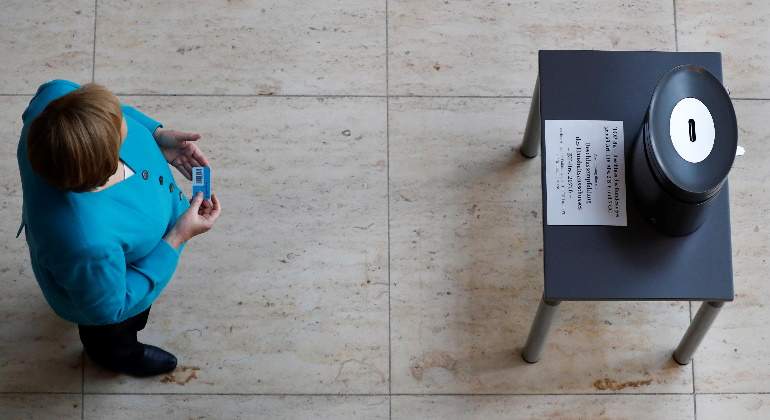 angela-merkel-alemania-votacion-bundestag-2julio2020-respaldo-compras-deuda-bce-reuters-770x420.jpg