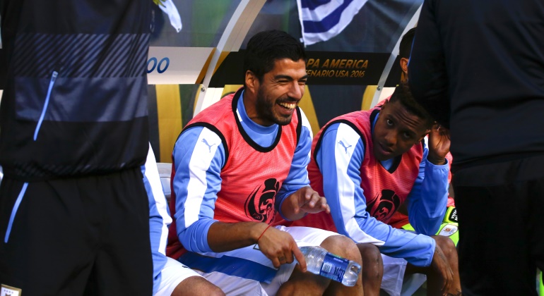 Luis-Suarez-Risas-2016-banquillo-efe.jpg