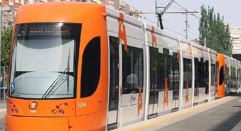 TRAM_Alicante_FGV_DobleConvoy_07.jpg