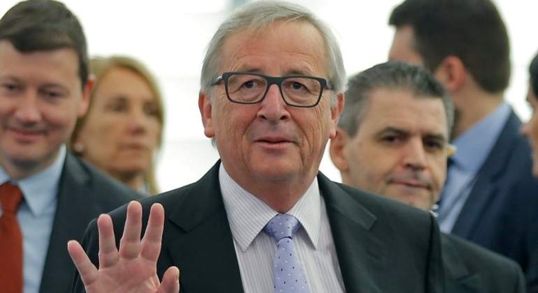 juncker-mano.jpg