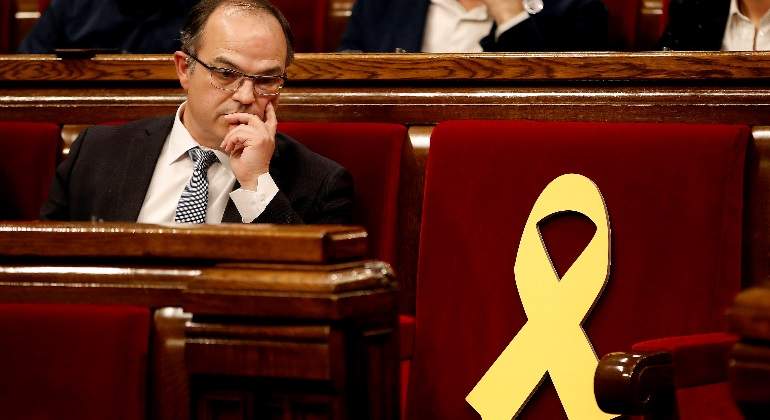 turull-lazo-amarillo-pleno-investidura-efe.jpg
