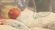 España cierra la brecha con la OCDE en paternidad, pero sigue con permisos de maternidad más cortos
