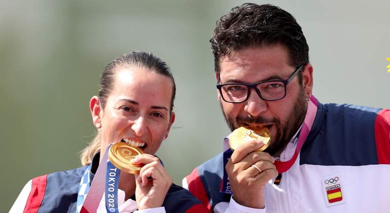 oro-espana-tiro-olimpico-fatima-galvez-alberto-fernandez-tokio-2020-reuters.jpg