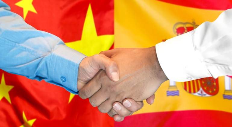espana-china-acuerdo-banderas-dreams.jpg