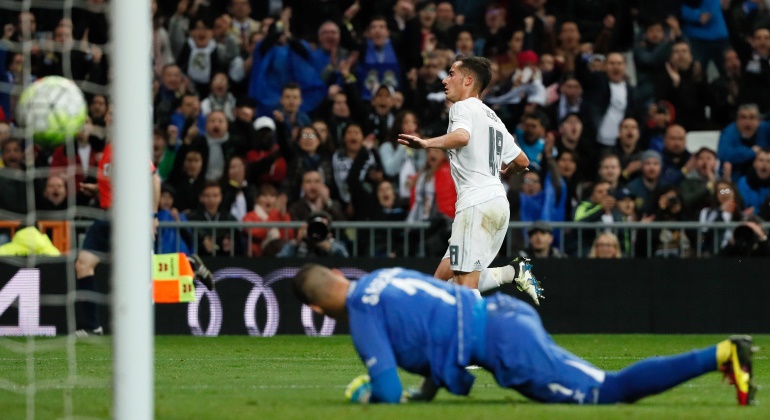 Lucas-Vazquez-gol-celebra-Villarreal-2016-efe.jpg