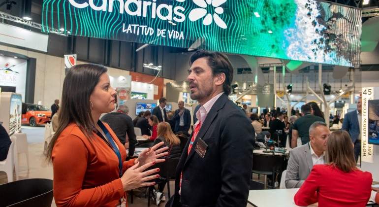 La consejera de Turismo de Canarias Yaiza Castilla y el presidente de Ashotel Jorge Marichal