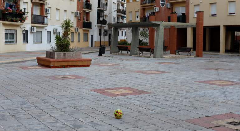 coronavirus-plaza-vacia-pelota-malaga-reuters.jpg