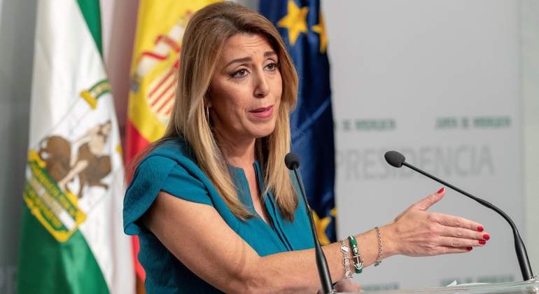 susana-diaz-banderas-microfono.jpg