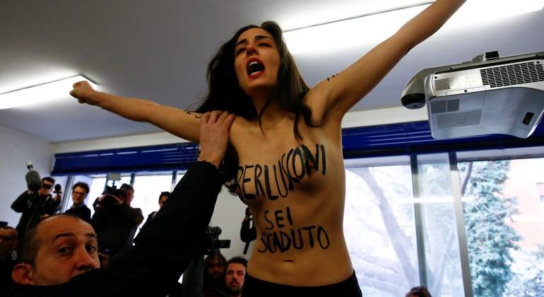 topless-berlusconi.jpg