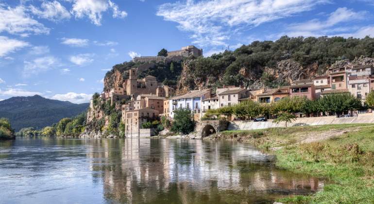 pueblos-puente-octubre-miravet.jpg