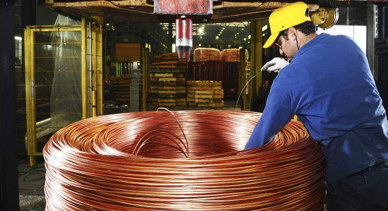 cobre-trabajador-istock-770.jpg