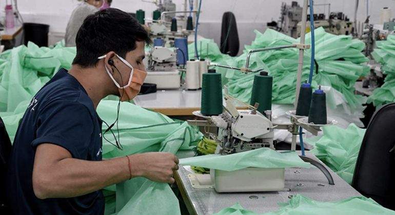 fabrica-industria-trabajador-pandemia-argentina.jpg