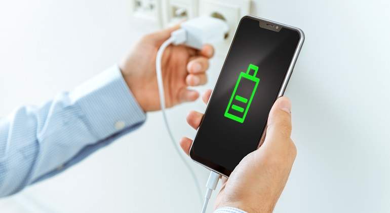 Cargador-de-telefono-iStock.jpg