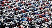Los concesionarios rebajan un 40% el precio de los coches para quitarse todo el stock