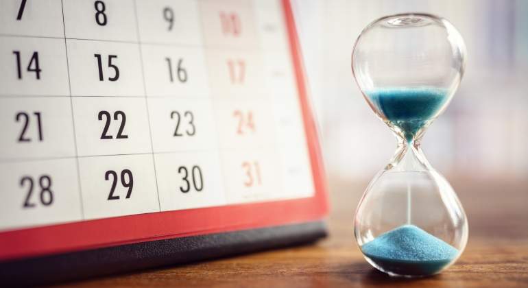 calendario-reloj-arena-dreamstime.jpg