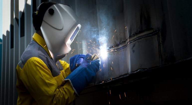 soldador-industria-guantes-770-dreamstime.jpg