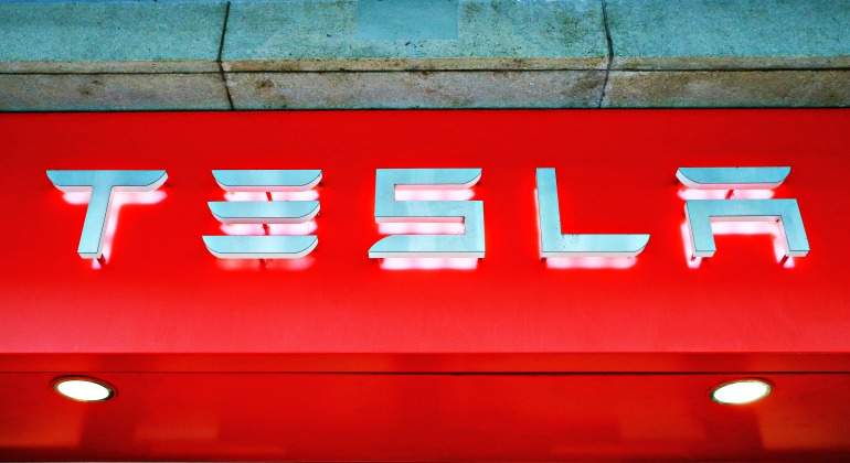 tesla-logo-770.jpg