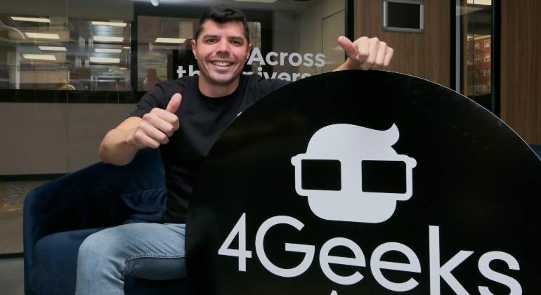 Victor-Gomez-Country-Manager-4-Geeks-Academy1-1.jpg