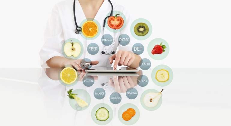 doctora-especial-alimentacion-telefono-istock.jpg