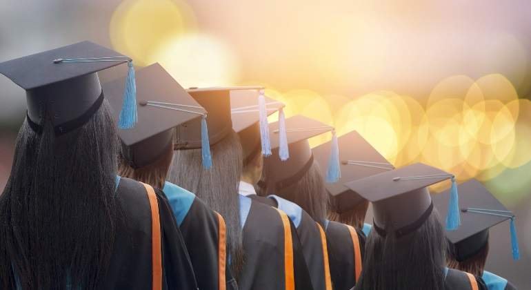graduados-universidad-dreamstime.jpg