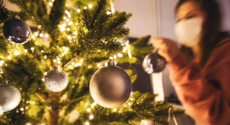 navidad-coronavirus-arbol-mascarilla-dreams.jpg