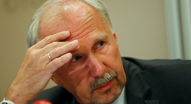 nowotny-bigote.jpg
