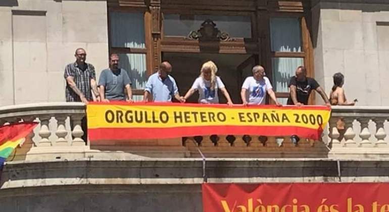espana-2000-orgullo-hetero.jpg