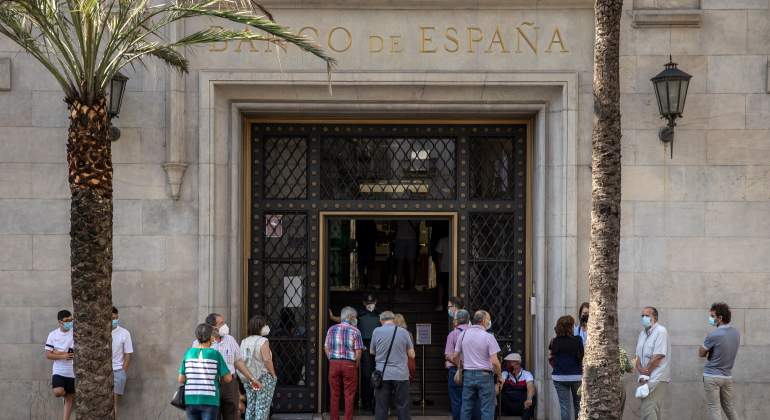 banco-espana-pesetas-cambio-euros-colas-efe.jpg