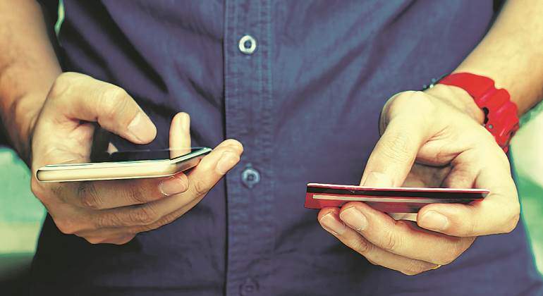 movil-tarjeta-compra-770-istock.jpg