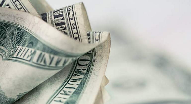El euro visita mínimos frente a un dólar aupado por la Fed y la guerra comercial