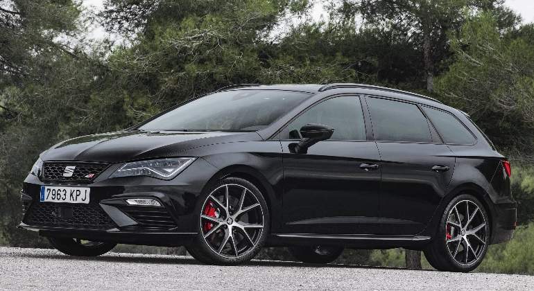 seat-leon-st-cupra-black-carbon-2018-03.jpg