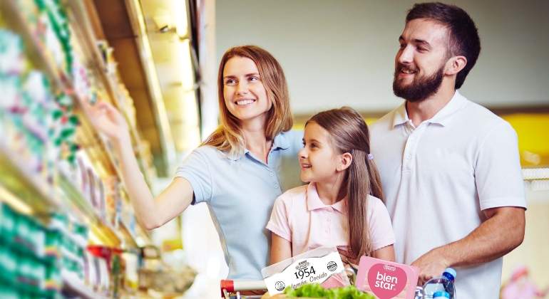 familia-compra-super-elpozo.jpg