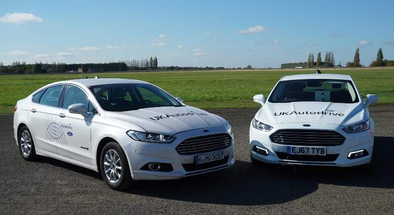 ford-coches-cruces-semaforos-prueba-2018-01.jpg