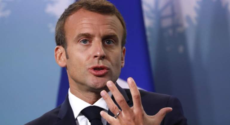 macron-mano-reuters.jpg