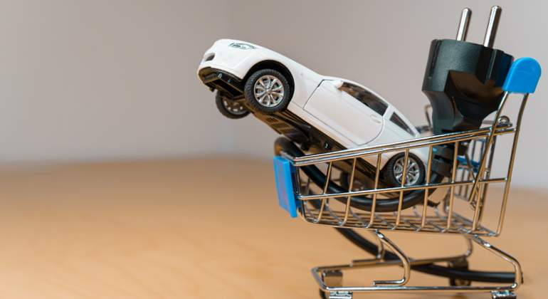 carro-compra-coche-electrico-dreamstime.jpg