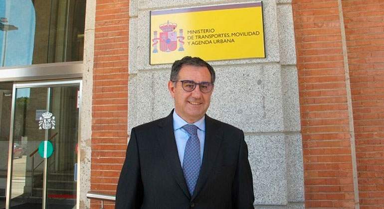 Carmelo-Gonzalez-entrada-Ministerio-Transportes_.jpg