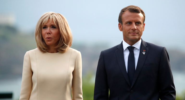 macron-mujer-reuters.png
