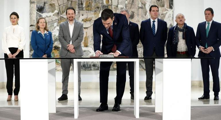 Pedro-Sanchez-Pablo-Iglesias-Firma-SMI.jpg