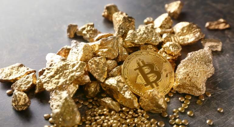 bitcoin-tallado-oro-dreamstime.jpg