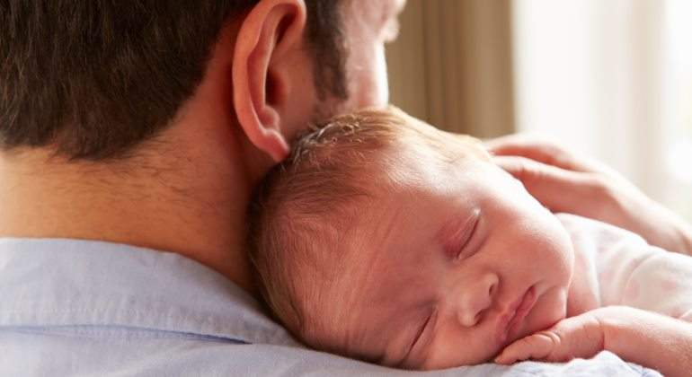 padre-bebe-dreamstime.jpg