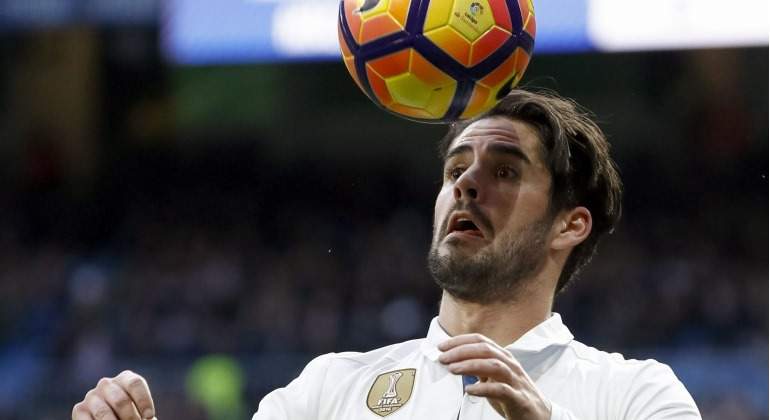 Isco-controla-cabeza-2017-reuters-malaga.jpg