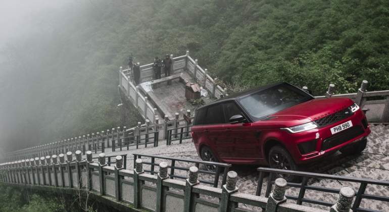 range-rover-sport-phev-puerta-cielo.jpg
