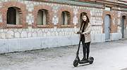 Adiós a los patinetes y bicicletas en las aceras: la DGT carga contra estos vehículos en su última campaña