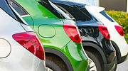 Los concesionarios rebajan un 40% el precio de los coches para quitarse todo el stock